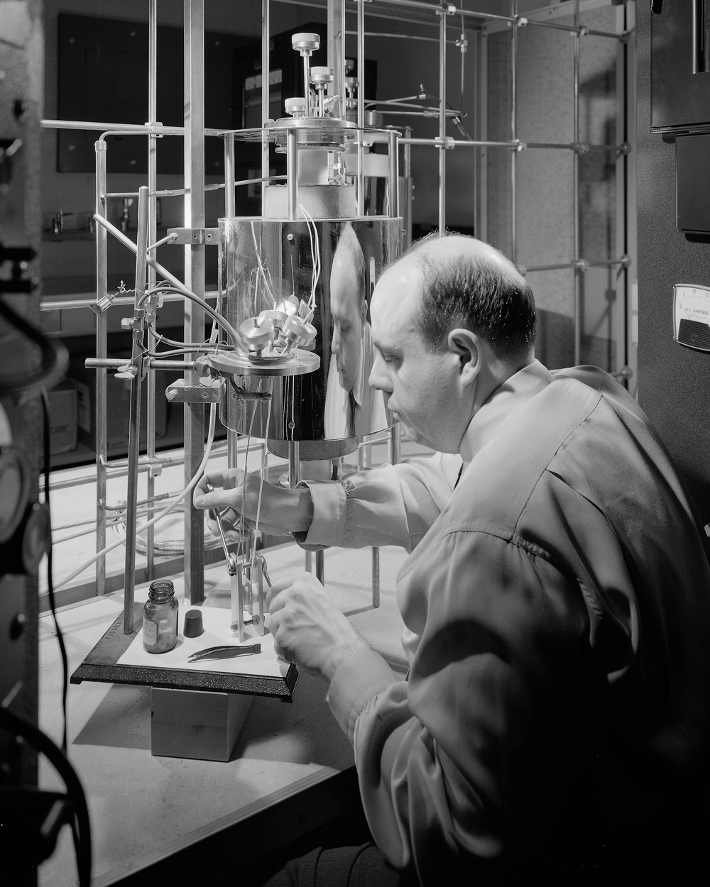 DR MYRON DAVIS WITH APPARATUS USED IN AN EXPERIMENTAL STUDY OF DIFFUSION IN OXIDES AT TEMPERATURES ABOVE 1000 DEGREES C AT THE BASIC MATERIALS LABORATORY BML BUILDING