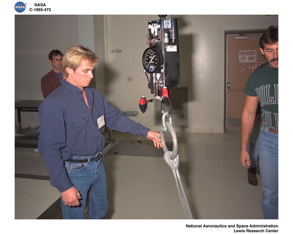 COMBUSTION MODULE 1 CM-1 SPACE LAB RACK DELIVERY AND UNPACKING