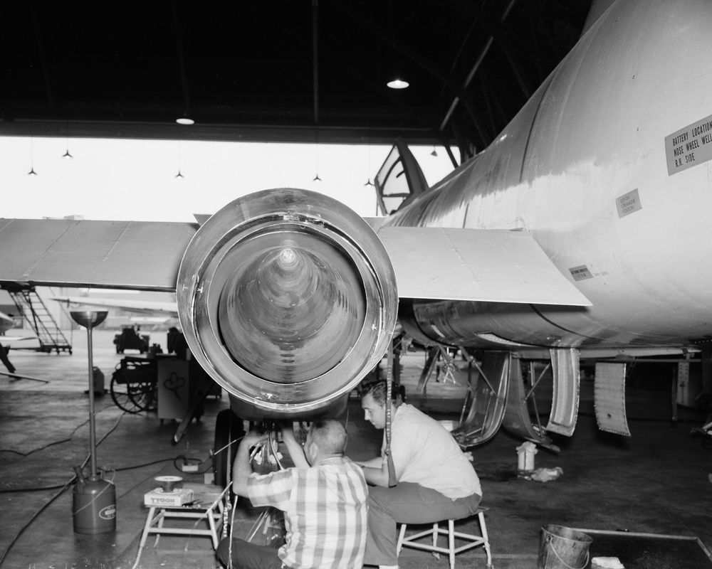 LEFT TEST ENGINE NOZZLE CONFIGURATION FOR FLIGHT 91 RESEARCH FLIGHT FOR F-106 AIRPLANE
