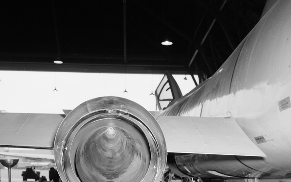 LEFT TEST ENGINE NOZZLE CONFIGURATION FOR FLIGHT 91 RESEARCH FLIGHT FOR F-106 AIRPLANE