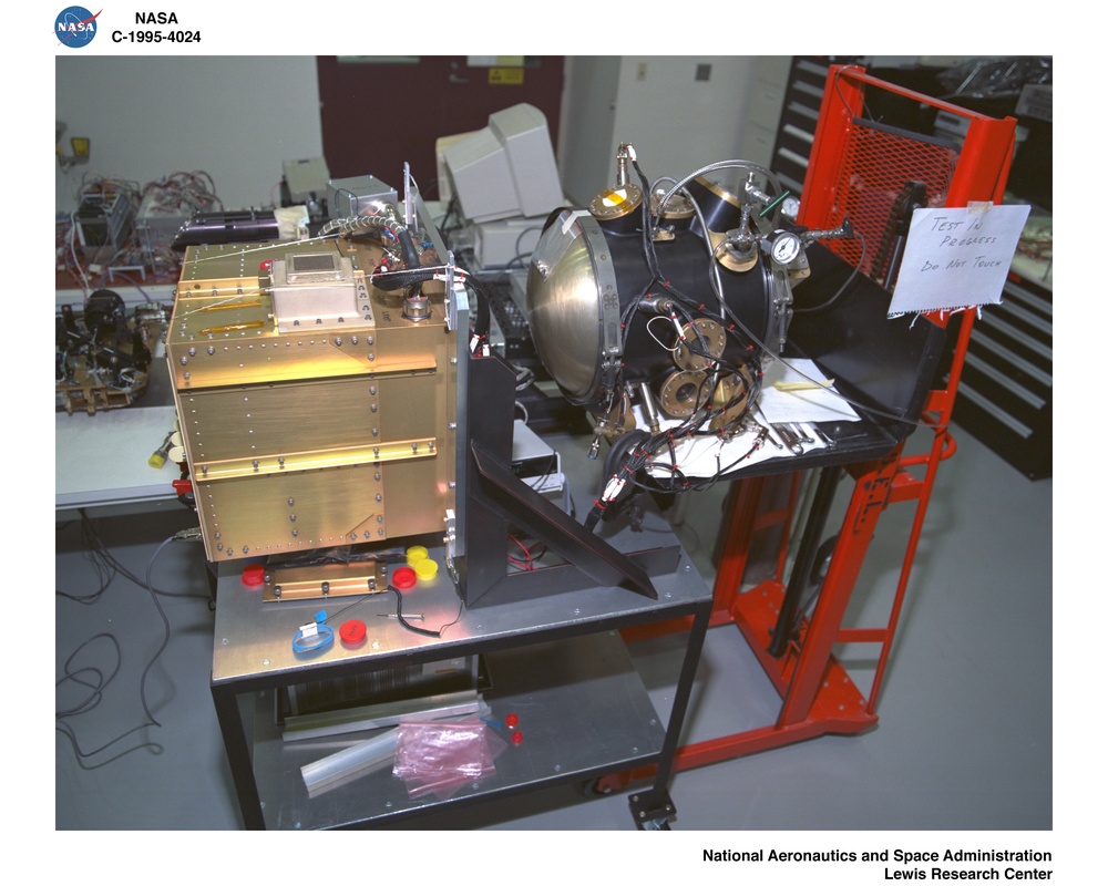 DROPLET COMBUSTION EXPERIMENT DCE SPACE FLIGHT PROJECT HARDWARE BUILD-UP