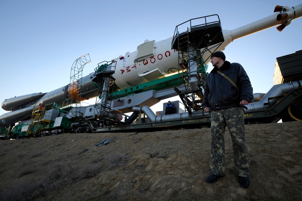 Expedition 19 Soyuz Rollout