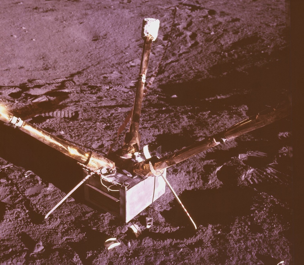 Magnetometer on Lunar Surface
