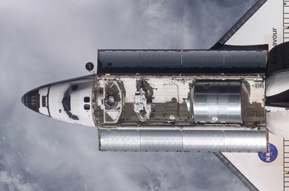 Endeavour on approach to ISS for mission STS-111 UF2 / Expedition Four