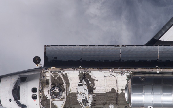 Endeavour on approach to ISS for mission STS-111 UF2 / Expedition Four