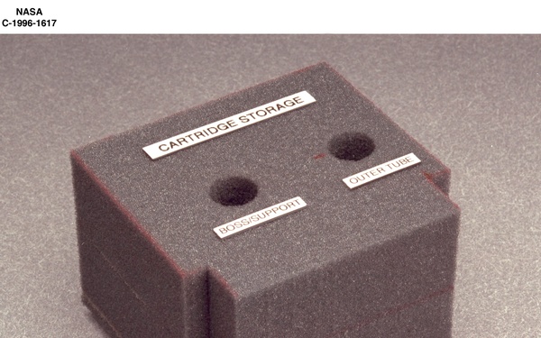 ASTRONAUT TEST KITS FOR LIQUID PHASE CENTERING EXPERIMENT