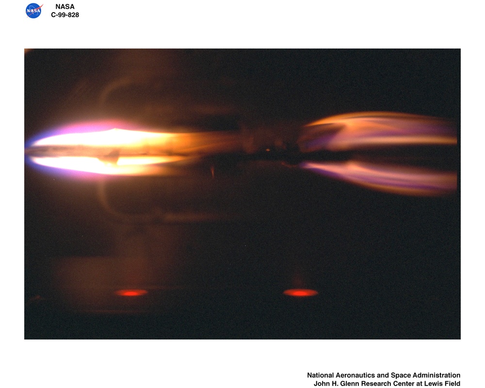 TRANSITION FROM IGNITION TO FLAME GROWTH UNDER EXTERNAL RADIATION IN THREE DIMENSIONS TIGER-3D TEST RESULTS FROM THE JAPAN MICROGRAVITY CENTER JAMIC