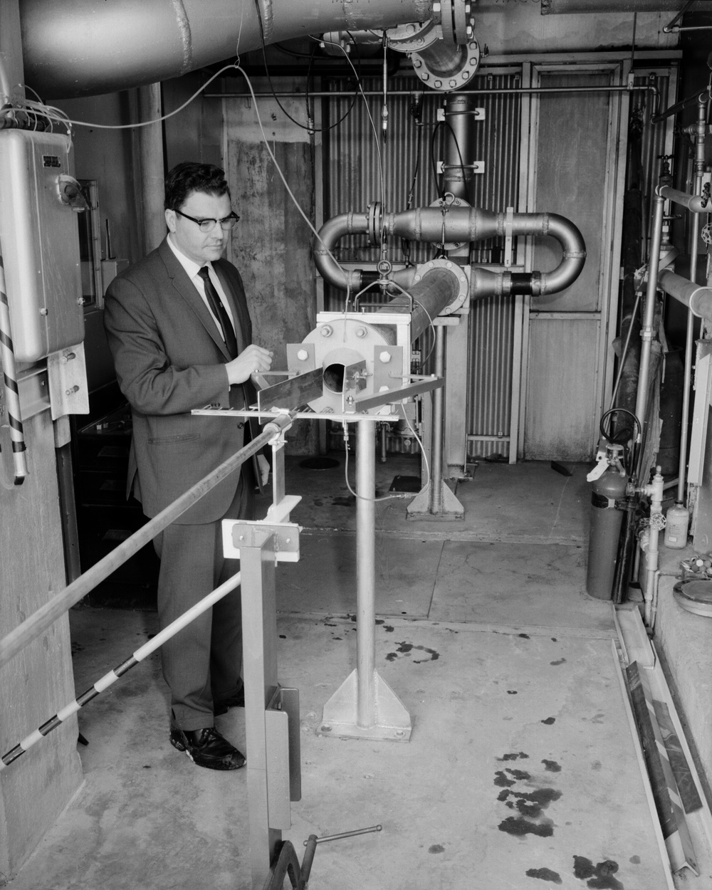 RIG LOCATED IN ICING RESEARCH TUNNEL IRT SHOP