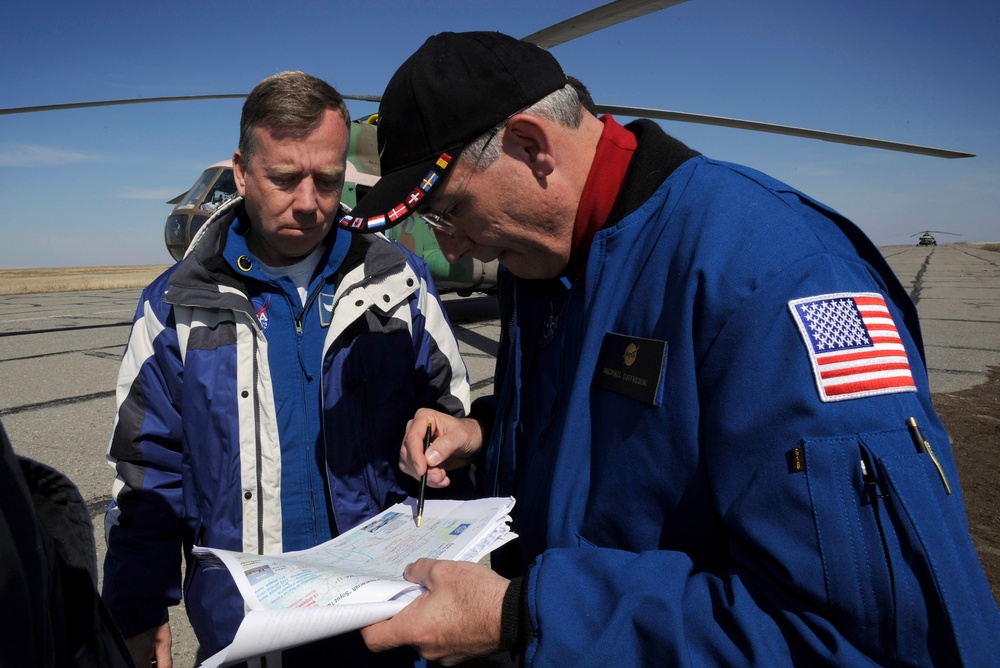 Expedition 16 Soyuz TMA-11 Lands
