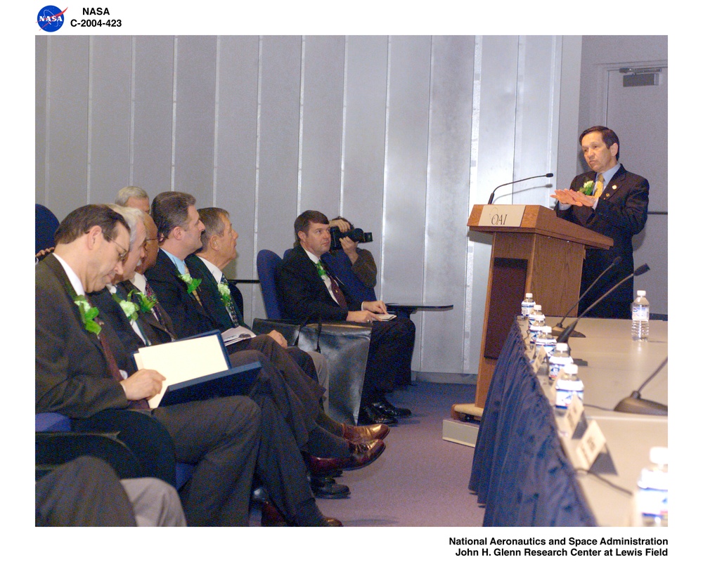 Administrator Sean O'Keefe's visit to Glenn Research Center for the NASA Shared Resource Center proposal review