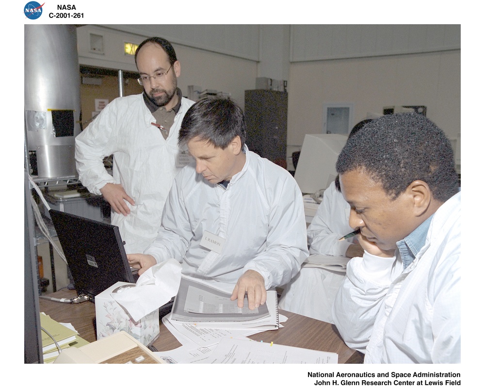 MIST PI - PRINCIPAL INVESTIGATOR - EXPLAINING FUNCTIONS OF THE MIST PGSC - PAYLOAD GENERAL SUPPORT COMPUTER - SOFTWARE TO THE STS-107 PAYLOAD CREW