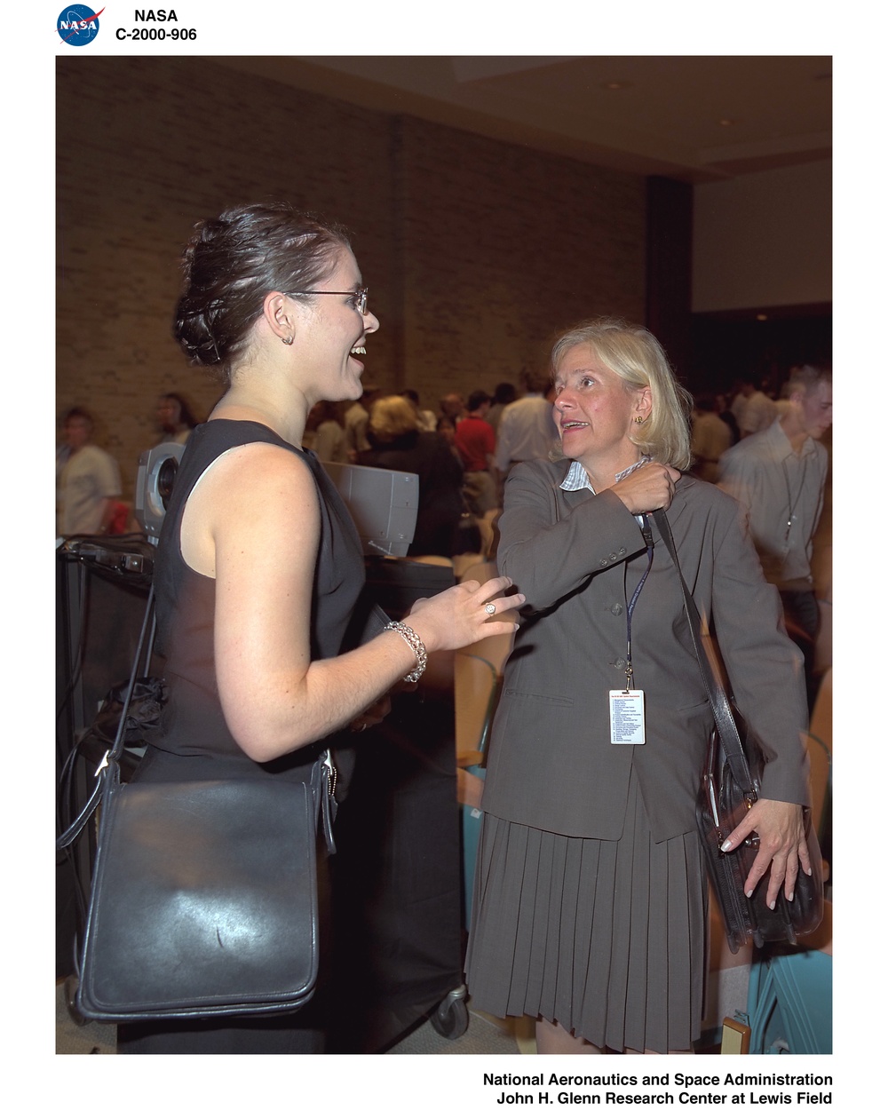 NASA CHIEF SCIENTIST DOCTOR KATHIE OLSEN DURING VISIT TO NASA GLENN RESEARCH CENTER  - BARBARA KAKIRIS / DR OLSEN