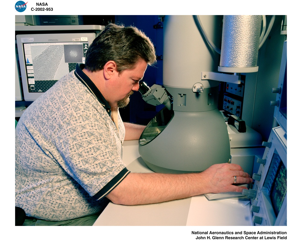 TRANSMISSION ELECTRON MICROSCOPE / TEM