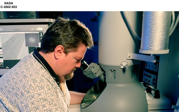TRANSMISSION ELECTRON MICROSCOPE / TEM