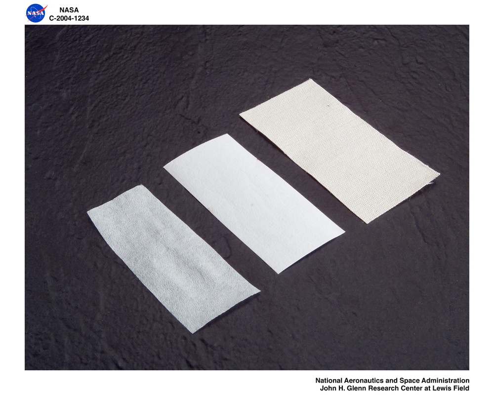 Solid Inflammability Boundary At Low-Speed (SIBAL), sample treatment oven and sample holders