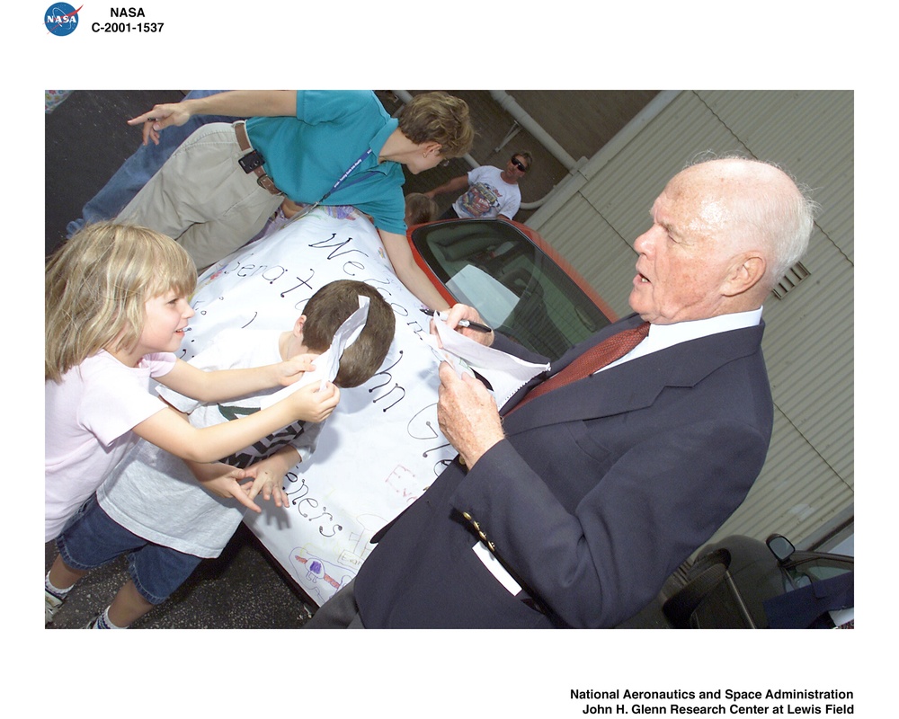 60TH ANNIVERSARY CELEBRATION / JOHN GLENN WITH LEWIS LITTLE FOLKS KINDERGARTEN CLASS