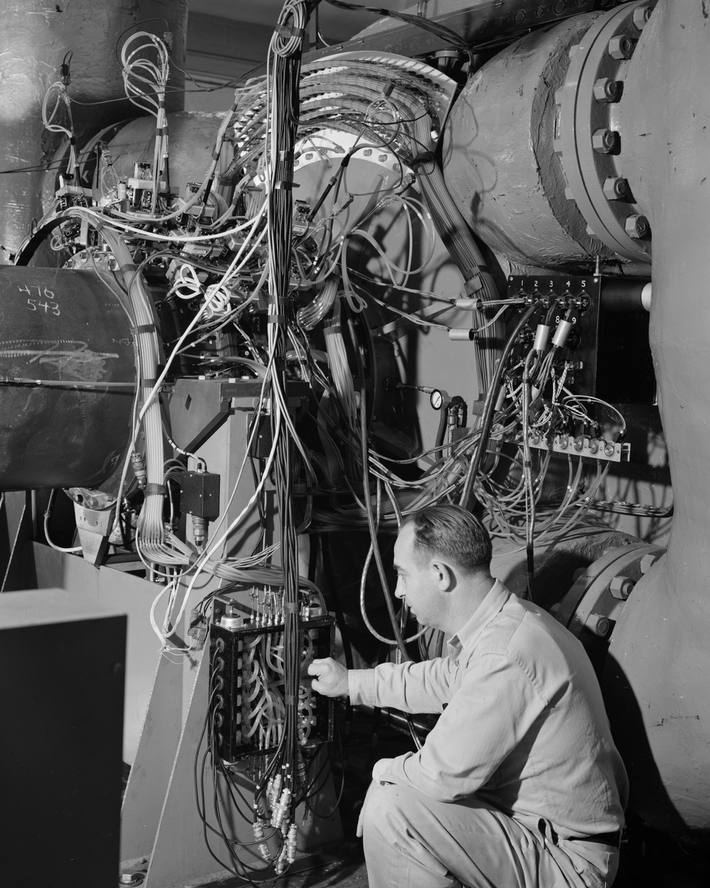 TWIN SPOOL COMPRESSOR TEST SETUP ON CENTER BED PLATE