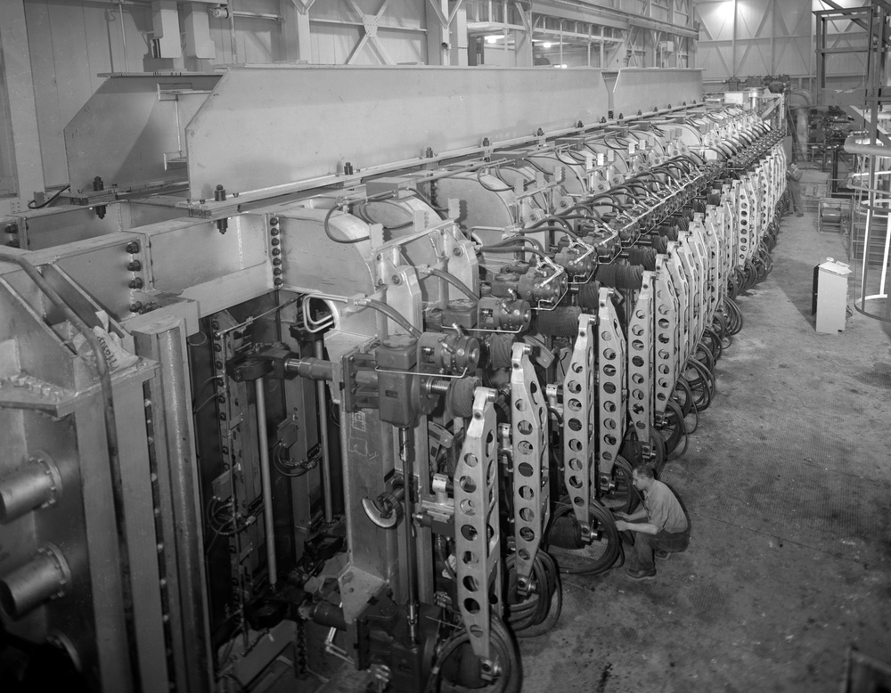 FLEXIBLE WALL NOZZLE IN THE LEWIS UNITARY PLAN LUPA WIND TUNNEL