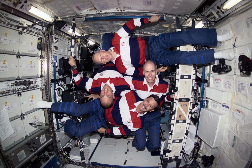 STS-105 crewmembers pose for their group photo in the U.S. Laboratory