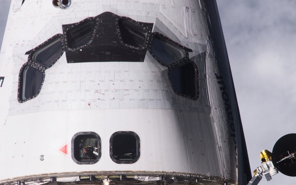 Endeavour on approach to ISS for mission STS-111 UF2 / Expedition Four