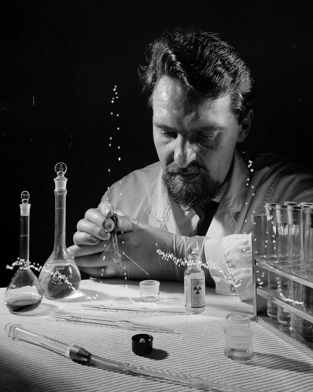 DON GRAHAM WITH RADIO ISOTOPES FOR STEEL MAGAZINE DON GRAHAM WITH RADIO ISOTOPES FOR STEEL MAGAZINE