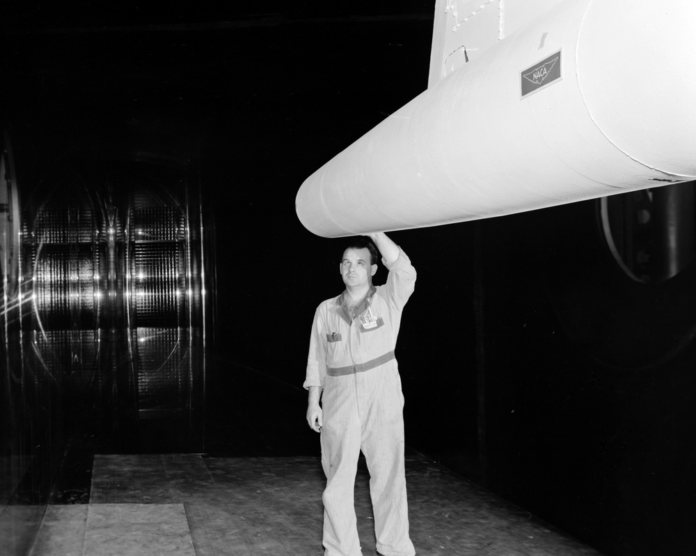 16 INCH RAM JET MISSILE IN THE 10X10 FOOT WIND TUNNEL