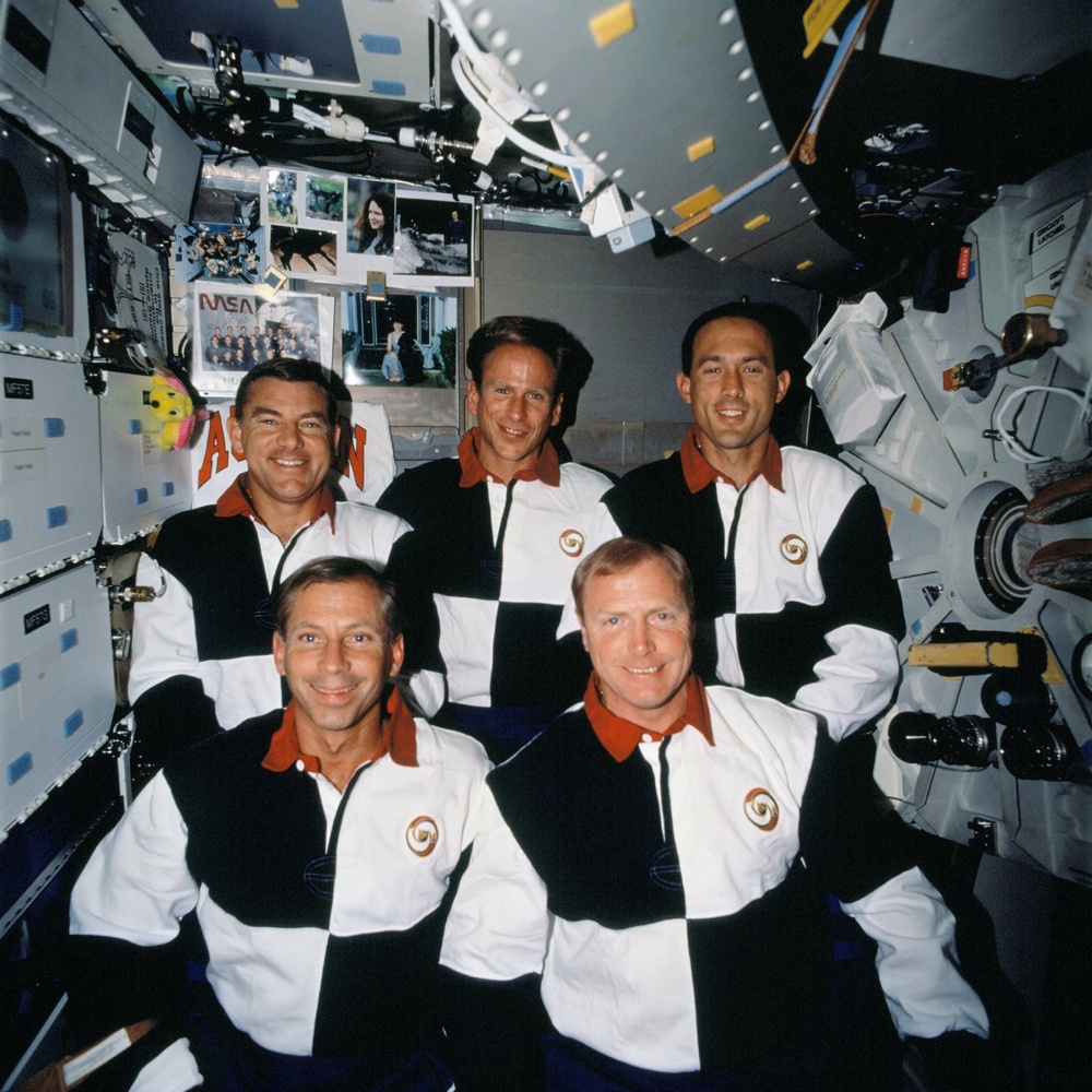 photo-sts069-715-050