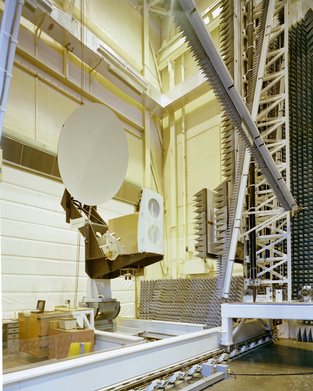 TRW POC ANTENNA IN SEMINAR FASHION TO PREVIOUS PHOTOS