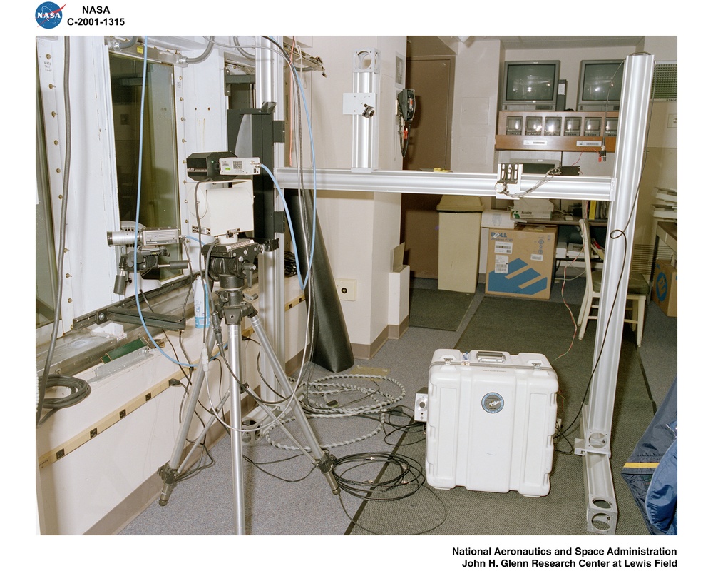 IMPINGEMENT TEST IN ICING RESEARCH TUNNEL IRT