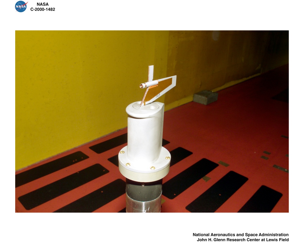 INSTRUMENTATION COMPARISON HARDWARE IN ICING RESEARCH TUNNEL IRT