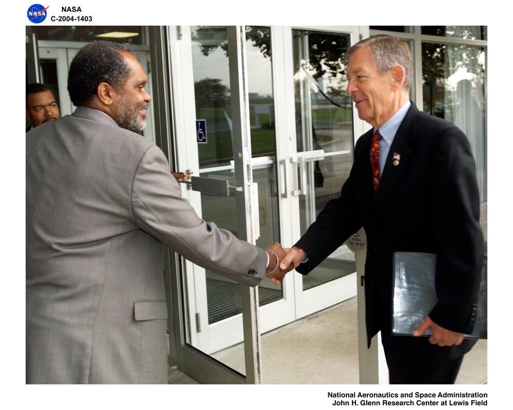 Visit to Glenn Research Center by a Ohio Senator