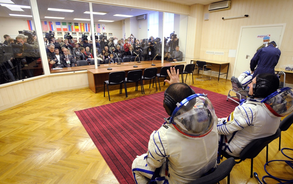 Expedition 18 Suit Pressure Check