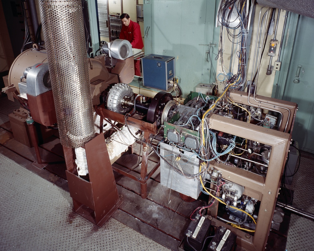 AIRCRAFT ENGINE PROGRAM AVCO LYCOMING FUEL STUDIES AND EMISSION CONTROL