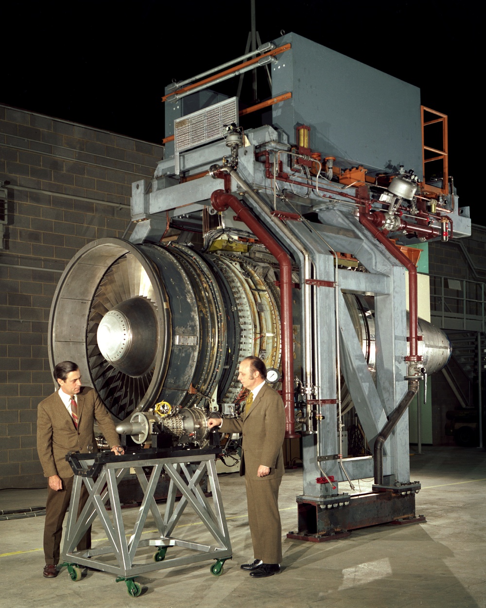 LOW COST ENGINE AND QUIET ENGINE