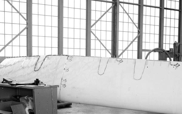 MOD-0 WIND TURBINE BLADE WITH STRAIN GAUGES INSTALLED AND MOD-0 WIND TURBINE TEST STAND