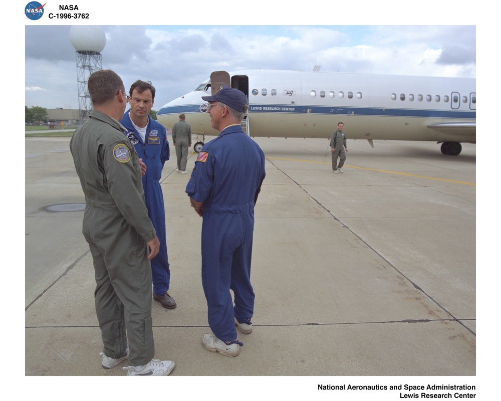 DC-9 AIRPLANE PRESS FLIGHT