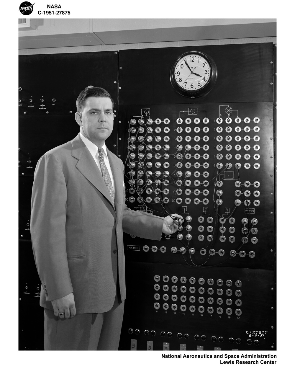 DIFFERENTIAL ANALYZER BUILT UNDER MERGLER IN INSTRUMENT RESEARCH