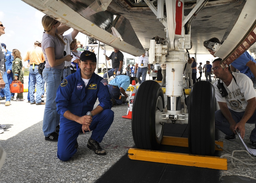 STS-127 Shuttle Endeavour Landing