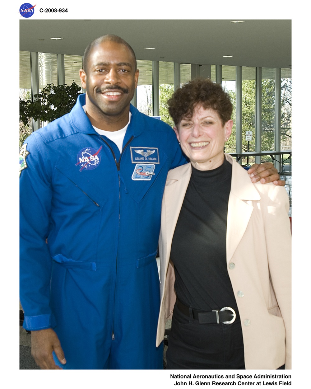 Visit to Ohio Aerospace Institute (OAI) by Astronaut Leland Melvin