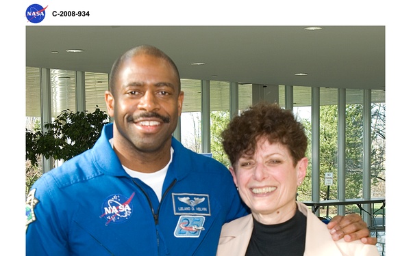 Visit to Ohio Aerospace Institute (OAI) by Astronaut Leland Melvin