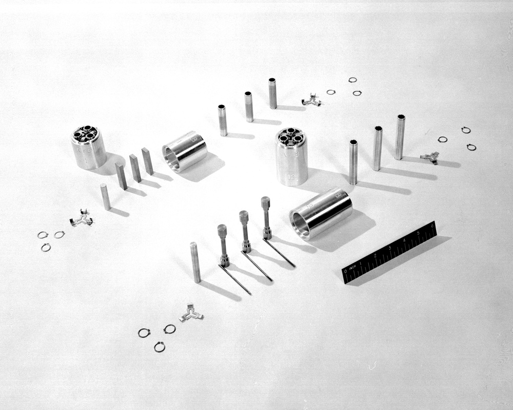 RADIATION EXPERIMENT EXPOSURE CAPSULE FOR LA-5 AND LA-7 HOLES IN NASA PLUM BROOK STATION CORE