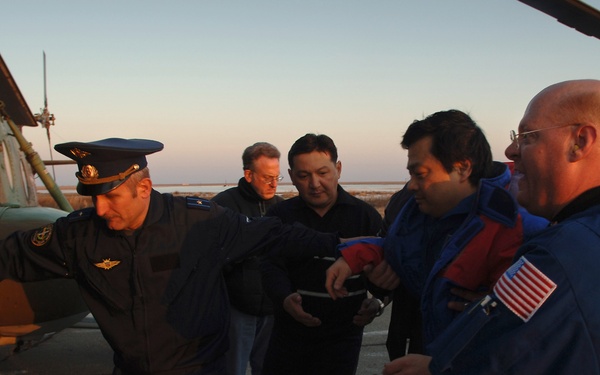 Expedition 10 Landing