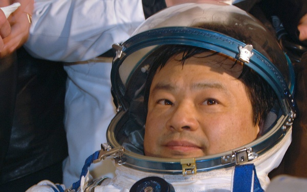 Expedition 10 Landing