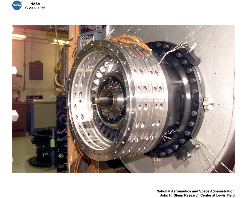 ASPIRATED COMPRESSOR STATOR AND CASING