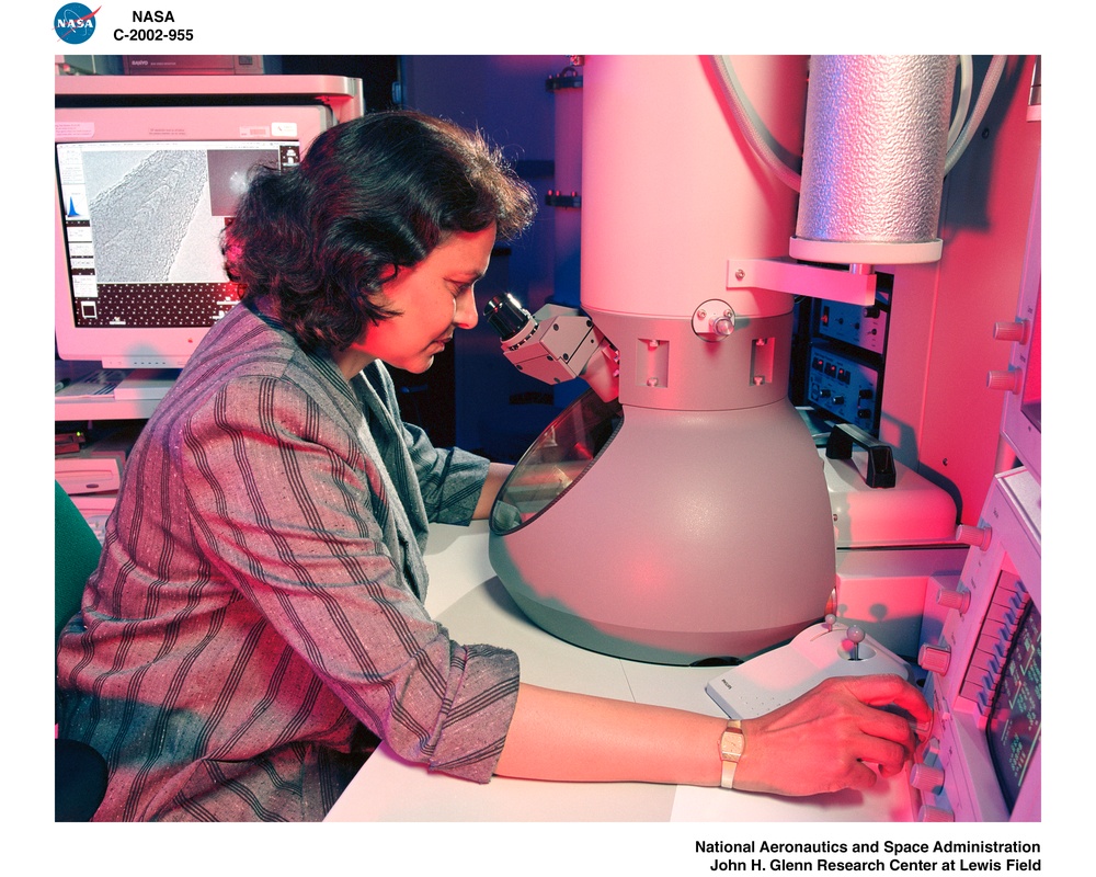 TRANSMISSION ELECTRON MICROSCOPE / TEM