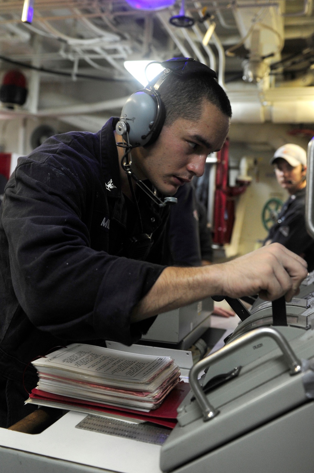 USS Farragut operates in 5th Fleet area