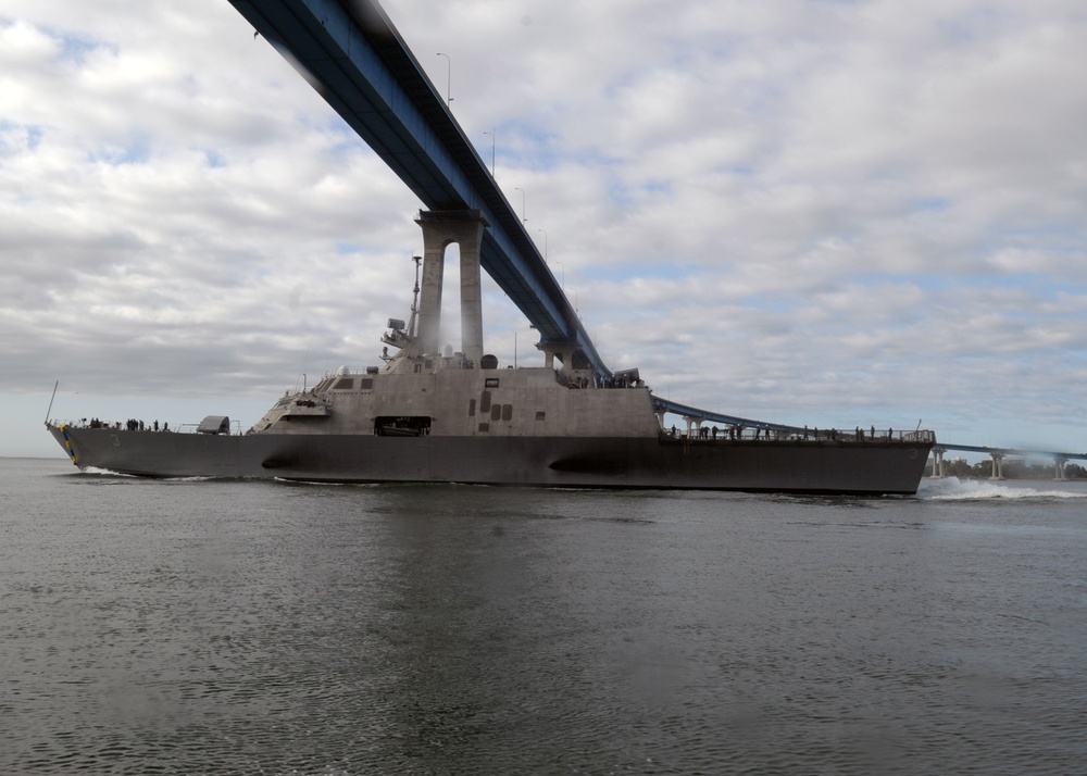 USS Fort Worth arrives in San Diego