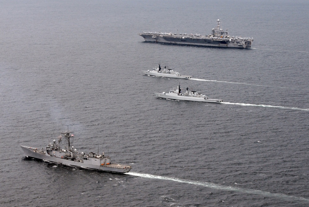 Washington, Vandegrift steam alongside Royal Malaysian Navy