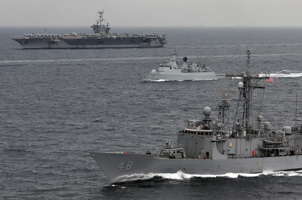 Washington, Vandegrift steam alongside Royal Malaysian Navy
