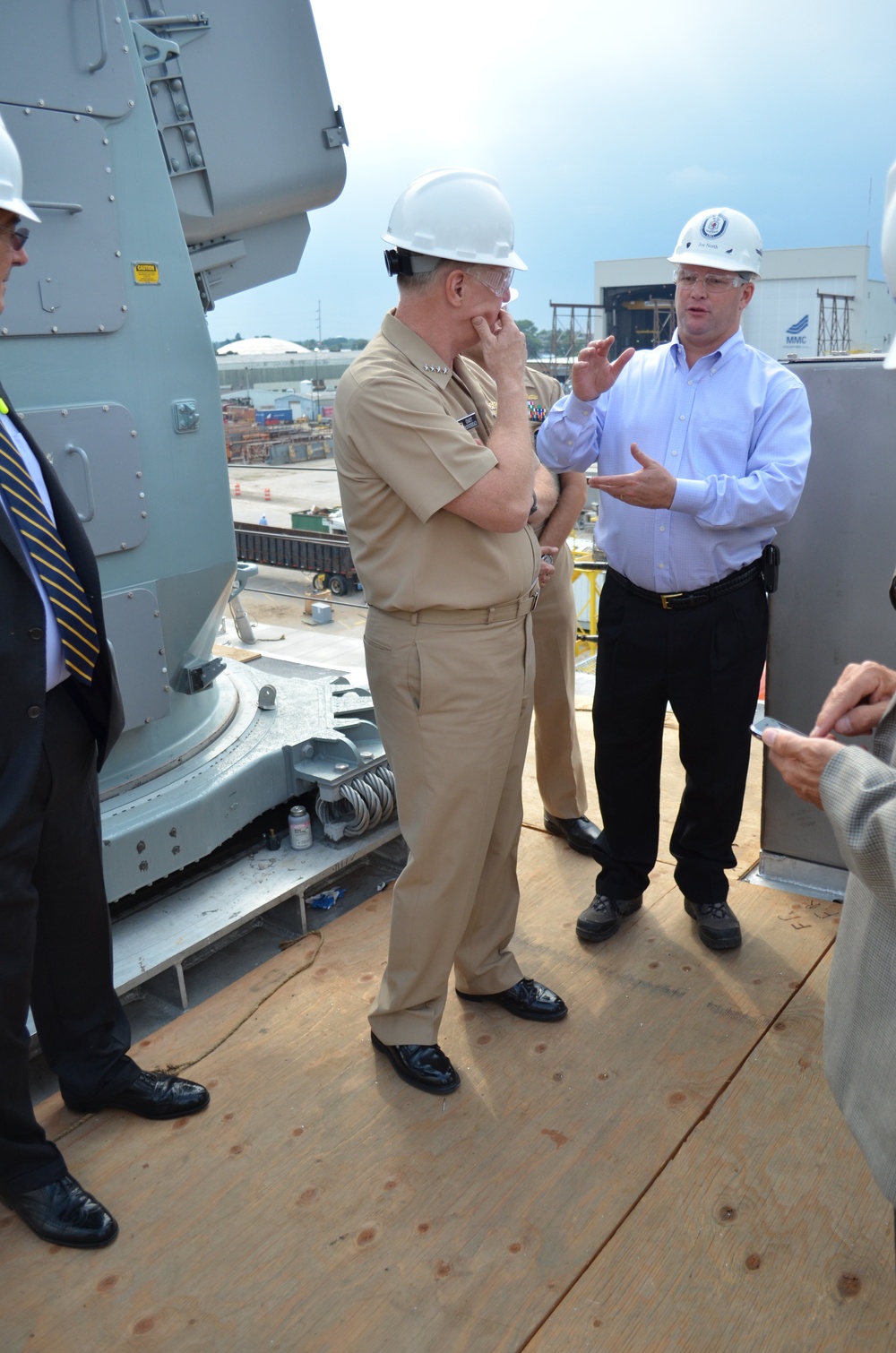 CNO tours the Marinette Marine Corporation